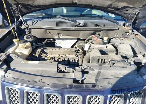 2016 Jeep Compass Latitude из США, поврежденный, VIN 1C4NJCEA6GD588690